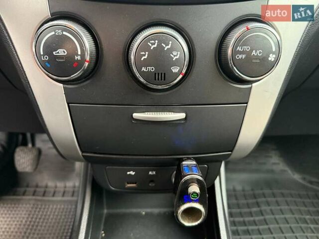 Красный Cанг Йонг Корандо, объемом двигателя 2 л и пробегом 281 тыс. км за 9490 $, фото 24 на Automoto.ua