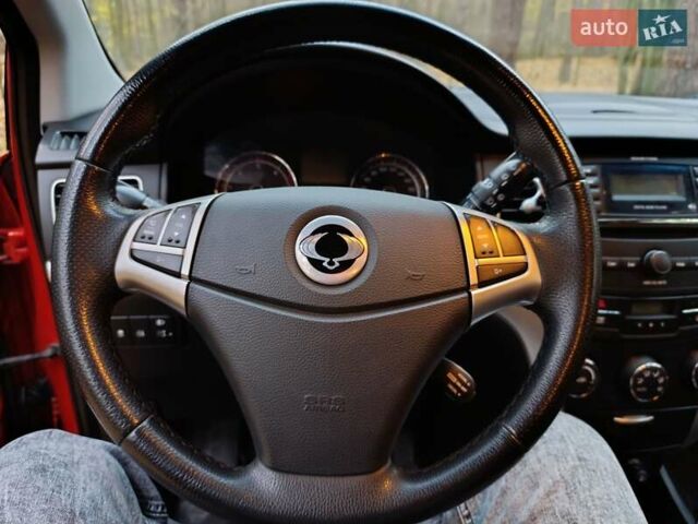 Cанг Йонг Korando 2012 у Житомирі на Automoto.ua Червоний Cанг Йонг Korando, об'ємом двигуна 2 л та пробігом 227 тис. км за 8000 $, фото 8 на Automoto.ua