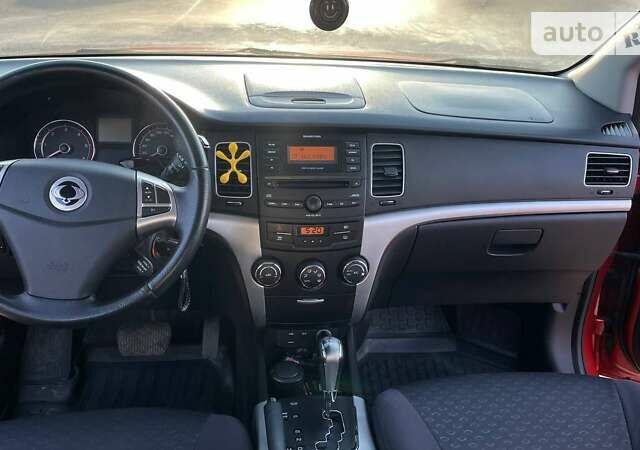 Червоний Cанг Йонг Korando, об'ємом двигуна 2 л та пробігом 207 тис. км за 9500 $, фото 7 на Automoto.ua