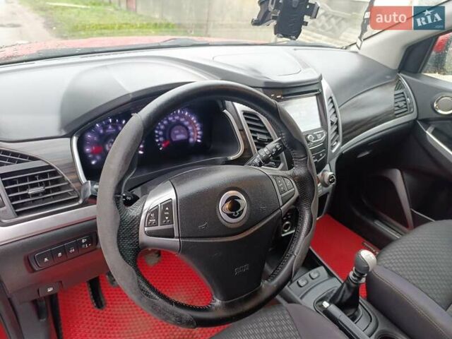 Красный Cанг Йонг Корандо, объемом двигателя 2 л и пробегом 156 тыс. км за 9000 $, фото 9 на Automoto.ua