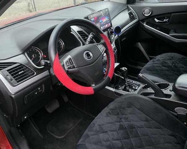 Красный Cанг Йонг Корандо, объемом двигателя 2 л и пробегом 110 тыс. км за 9700 $, фото 12 на Automoto.ua