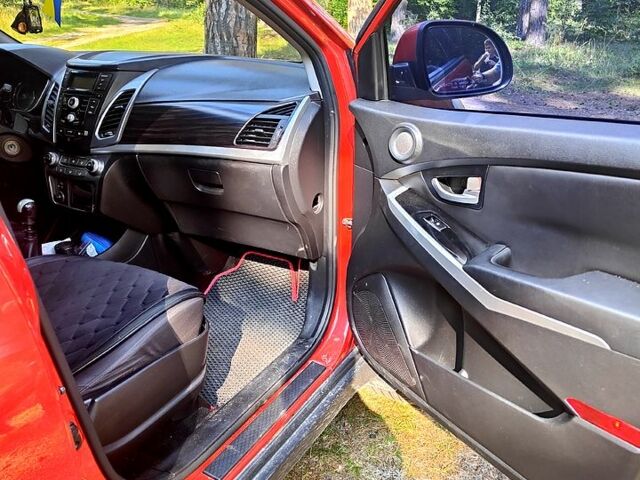 Червоний Cанг Йонг Korando, об'ємом двигуна 2 л та пробігом 206 тис. км за 9000 $, фото 7 на Automoto.ua