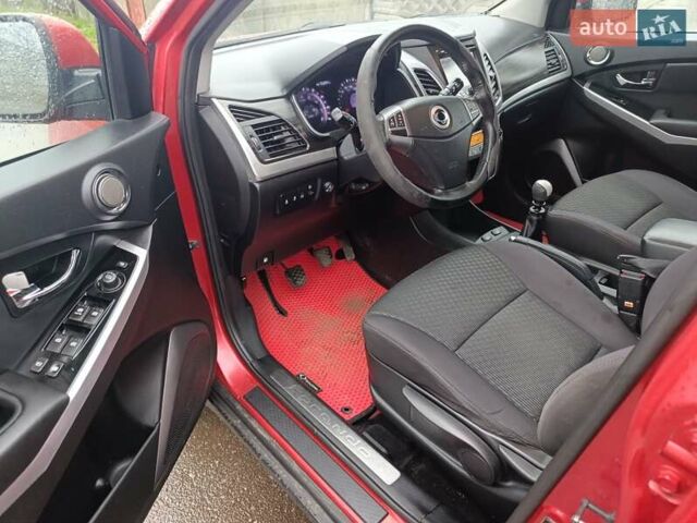 Красный Cанг Йонг Корандо, объемом двигателя 2 л и пробегом 156 тыс. км за 9000 $, фото 8 на Automoto.ua