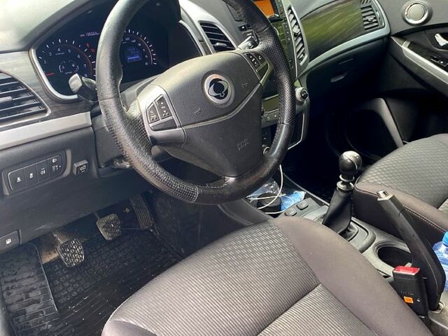 Червоний Cанг Йонг Korando, об'ємом двигуна 2 л та пробігом 137 тис. км за 9500 $, фото 8 на Automoto.ua