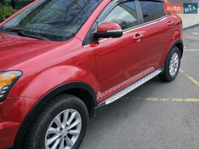 Красный Cанг Йонг Корандо, объемом двигателя 2 л и пробегом 110 тыс. км за 10000 $, фото 2 на Automoto.ua