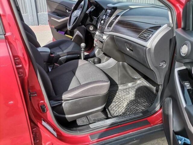 Червоний Cанг Йонг Korando, об'ємом двигуна 2 л та пробігом 100 тис. км за 10000 $, фото 7 на Automoto.ua