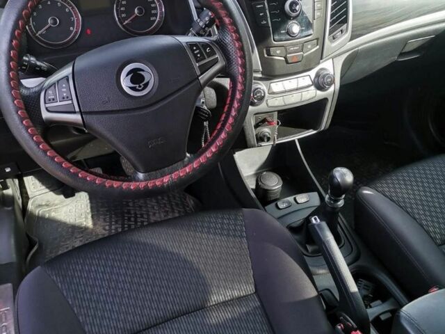 Червоний Cанг Йонг Korando, об'ємом двигуна 2 л та пробігом 100 тис. км за 10000 $, фото 6 на Automoto.ua