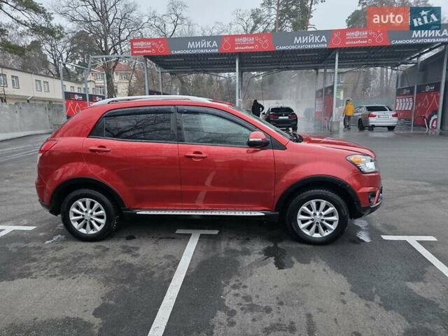 Красный Cанг Йонг Корандо, объемом двигателя 2 л и пробегом 110 тыс. км за 9700 $, фото 4 на Automoto.ua