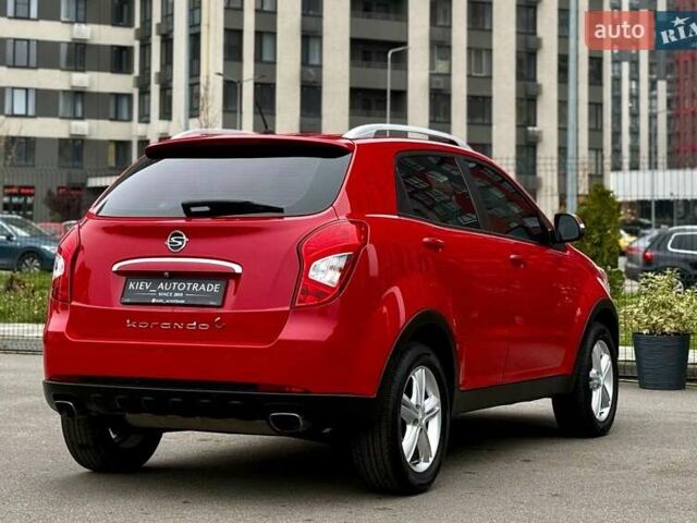 Красный Cанг Йонг Корандо, объемом двигателя 2 л и пробегом 215 тыс. км за 11800 $, фото 16 на Automoto.ua