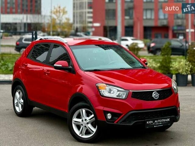 Красный Cанг Йонг Корандо, объемом двигателя 2 л и пробегом 215 тыс. км за 11800 $, фото 1 на Automoto.ua