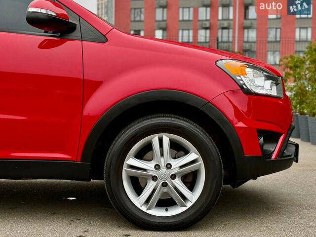 Красный Cанг Йонг Корандо, объемом двигателя 2 л и пробегом 215 тыс. км за 11800 $, фото 12 на Automoto.ua