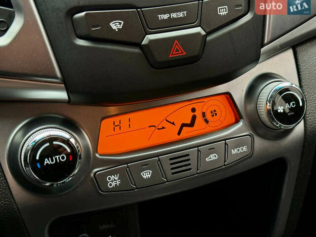 Красный Cанг Йонг Корандо, объемом двигателя 2 л и пробегом 215 тыс. км за 11800 $, фото 24 на Automoto.ua