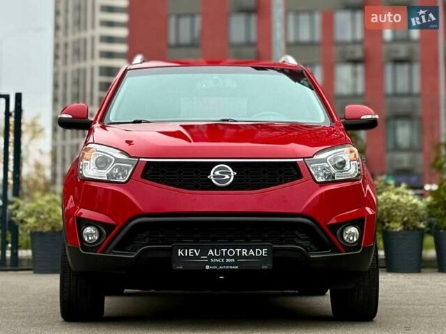 Красный Cанг Йонг Корандо, объемом двигателя 2 л и пробегом 215 тыс. км за 11800 $, фото 3 на Automoto.ua