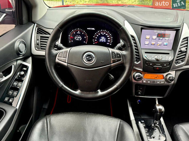 Красный Cанг Йонг Корандо, объемом двигателя 2 л и пробегом 215 тыс. км за 11800 $, фото 29 на Automoto.ua