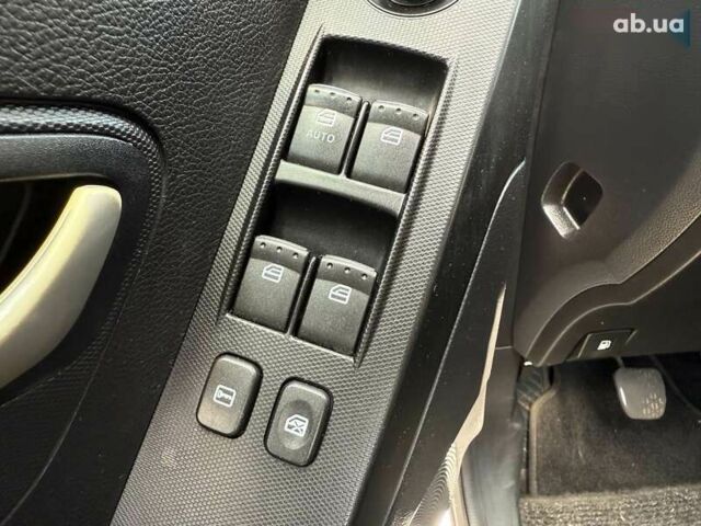 Cанг Йонг Корандо, объемом двигателя 2 л и пробегом 179 тыс. км за 7600 $, фото 23 на Automoto.ua