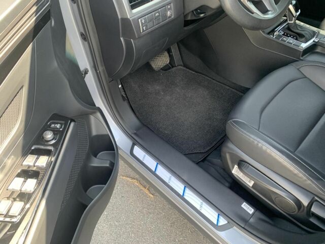 Сірий Cанг Йонг Korando, об'ємом двигуна 1.5 л та пробігом 5 тис. км за 21900 $, фото 5 на Automoto.ua