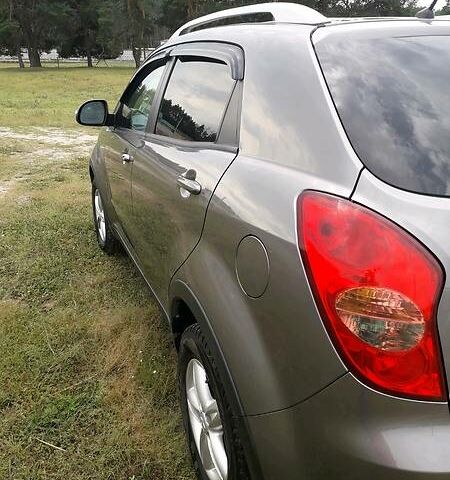 Сірий Cанг Йонг Korando, об'ємом двигуна 2 л та пробігом 120 тис. км за 8800 $, фото 3 на Automoto.ua