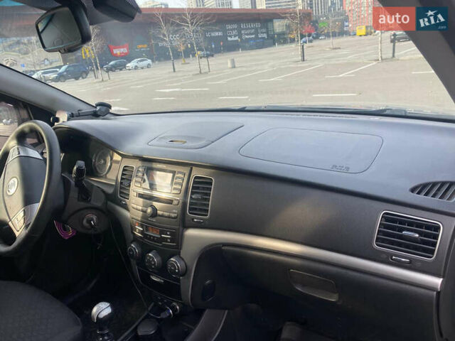 Сірий Cанг Йонг Korando, об'ємом двигуна 2 л та пробігом 70 тис. км за 8000 $, фото 6 на Automoto.ua