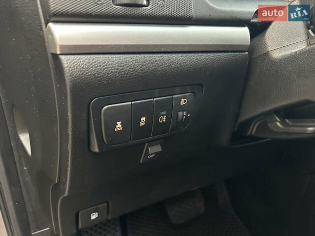 Сірий Cанг Йонг Korando, об'ємом двигуна 2 л та пробігом 171 тис. км за 9999 $, фото 20 на Automoto.ua