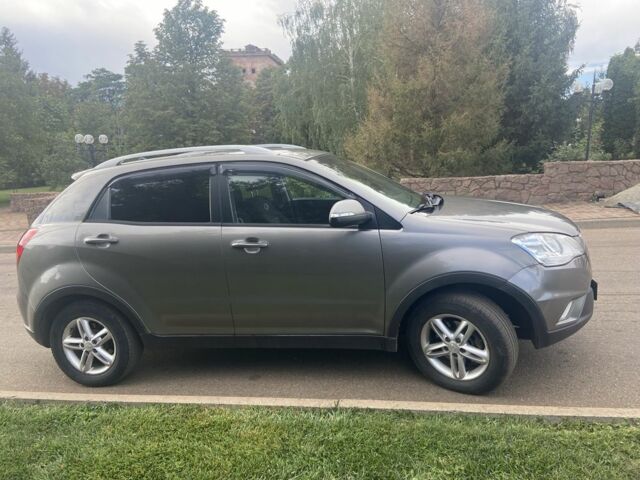 Сірий Cанг Йонг Korando, об'ємом двигуна 2 л та пробігом 240 тис. км за 7100 $, фото 2 на Automoto.ua