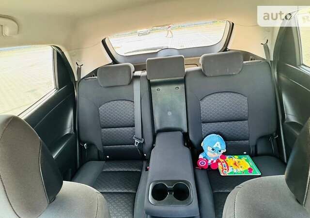 Серый Cанг Йонг Корандо, объемом двигателя 2 л и пробегом 208 тыс. км за 7500 $, фото 8 на Automoto.ua