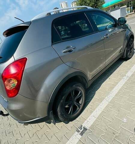 Серый Cанг Йонг Корандо, объемом двигателя 2 л и пробегом 208 тыс. км за 7500 $, фото 4 на Automoto.ua