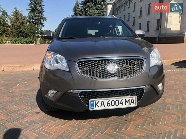 Серый Cанг Йонг Корандо, объемом двигателя 2 л и пробегом 160 тыс. км за 8900 $, фото 5 на Automoto.ua