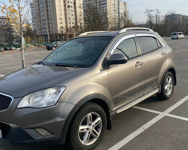 Сірий Cанг Йонг Korando, об'ємом двигуна 2 л та пробігом 70 тис. км за 8000 $, фото 2 на Automoto.ua