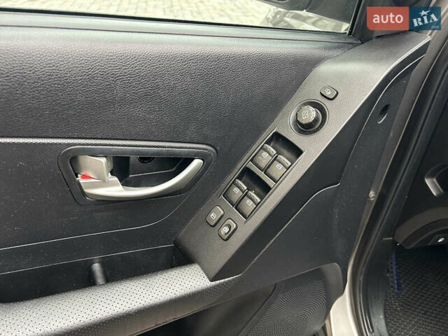 Сірий Cанг Йонг Korando, об'ємом двигуна 2 л та пробігом 171 тис. км за 9999 $, фото 19 на Automoto.ua