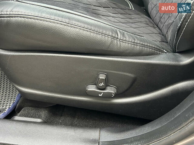 Сірий Cанг Йонг Korando, об'ємом двигуна 2 л та пробігом 171 тис. км за 9999 $, фото 18 на Automoto.ua