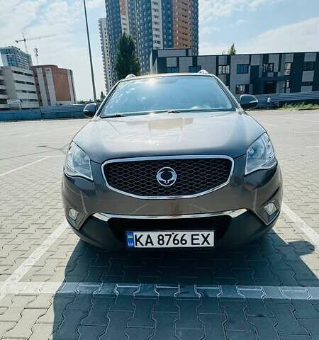 Серый Cанг Йонг Корандо, объемом двигателя 2 л и пробегом 208 тыс. км за 7500 $, фото 2 на Automoto.ua