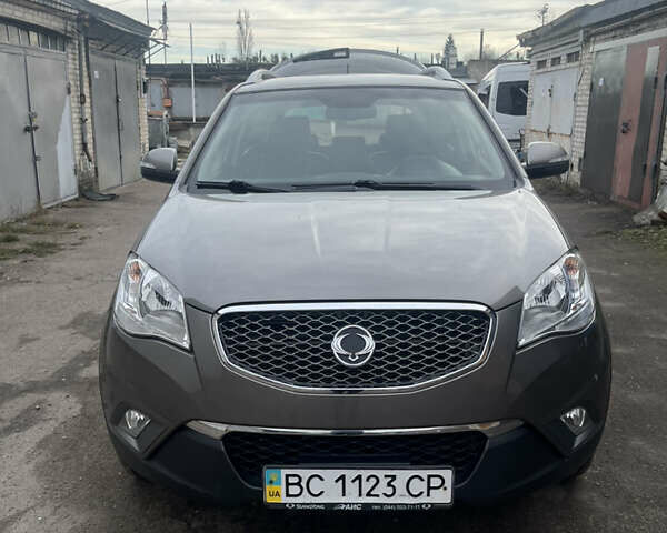 Сірий Cанг Йонг Korando, об'ємом двигуна 2 л та пробігом 80 тис. км за 10000 $, фото 1 на Automoto.ua