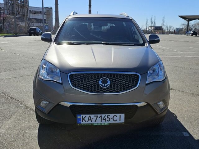 Сірий Cанг Йонг Korando, об'ємом двигуна 2 л та пробігом 206 тис. км за 7950 $, фото 3 на Automoto.ua