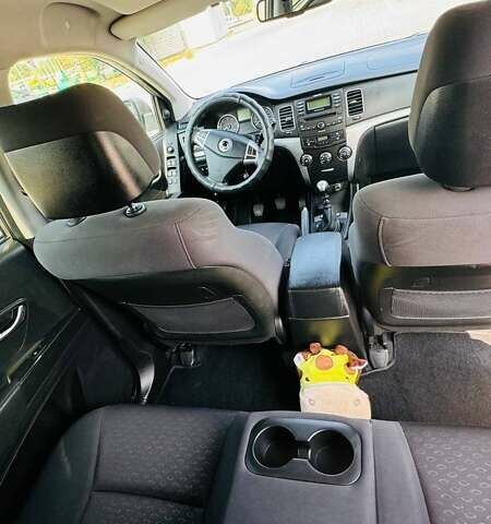 Серый Cанг Йонг Корандо, объемом двигателя 2 л и пробегом 208 тыс. км за 7500 $, фото 7 на Automoto.ua