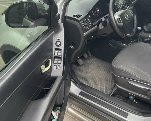 Сірий Cанг Йонг Korando, об'ємом двигуна 2 л та пробігом 337 тис. км за 7000 $, фото 19 на Automoto.ua