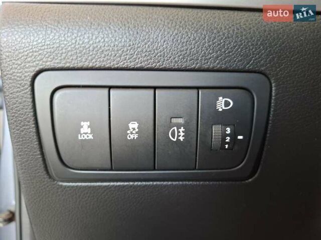 Сірий Cанг Йонг Korando, об'ємом двигуна 2 л та пробігом 180 тис. км за 9300 $, фото 26 на Automoto.ua