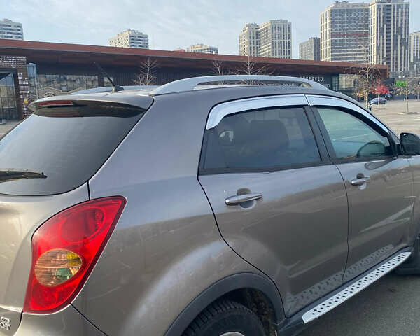 Сірий Cанг Йонг Korando, об'ємом двигуна 2 л та пробігом 70 тис. км за 8000 $, фото 3 на Automoto.ua