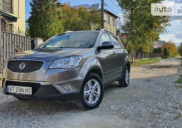 Сірий Cанг Йонг Korando, об'ємом двигуна 2 л та пробігом 110 тис. км за 9650 $, фото 32 на Automoto.ua