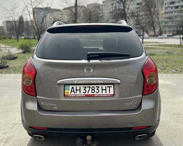 Сірий Cанг Йонг Korando, об'ємом двигуна 2 л та пробігом 121 тис. км за 9800 $, фото 3 на Automoto.ua