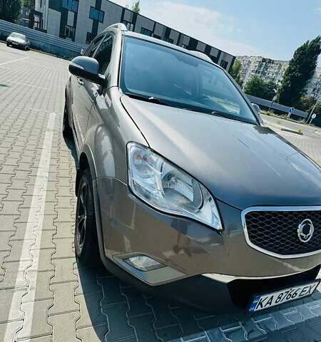 Серый Cанг Йонг Корандо, объемом двигателя 2 л и пробегом 208 тыс. км за 7500 $, фото 1 на Automoto.ua