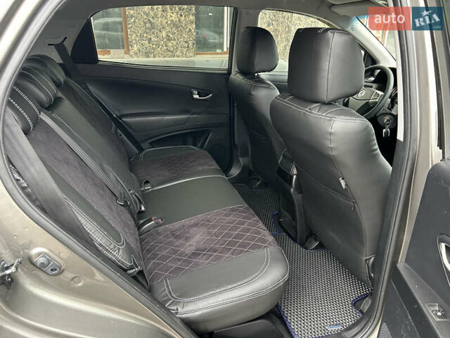 Сірий Cанг Йонг Korando, об'ємом двигуна 2 л та пробігом 171 тис. км за 9999 $, фото 23 на Automoto.ua