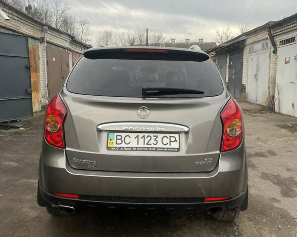 Сірий Cанг Йонг Korando, об'ємом двигуна 2 л та пробігом 80 тис. км за 10000 $, фото 4 на Automoto.ua