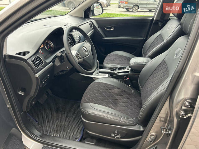 Сірий Cанг Йонг Korando, об'ємом двигуна 2 л та пробігом 171 тис. км за 9999 $, фото 16 на Automoto.ua