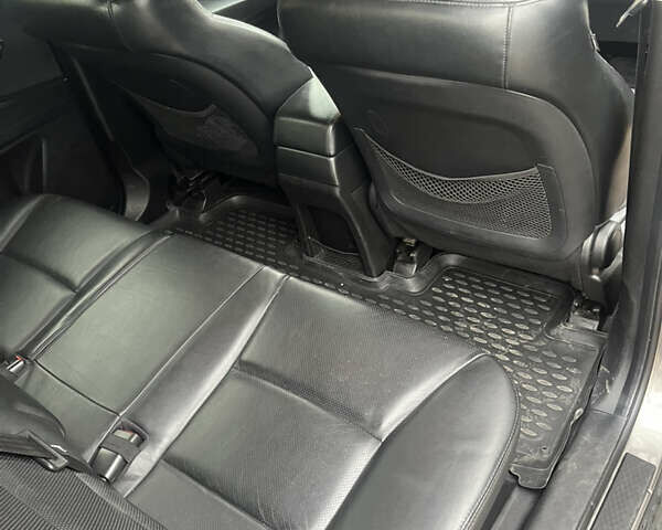 Сірий Cанг Йонг Korando, об'ємом двигуна 2 л та пробігом 80 тис. км за 10000 $, фото 14 на Automoto.ua