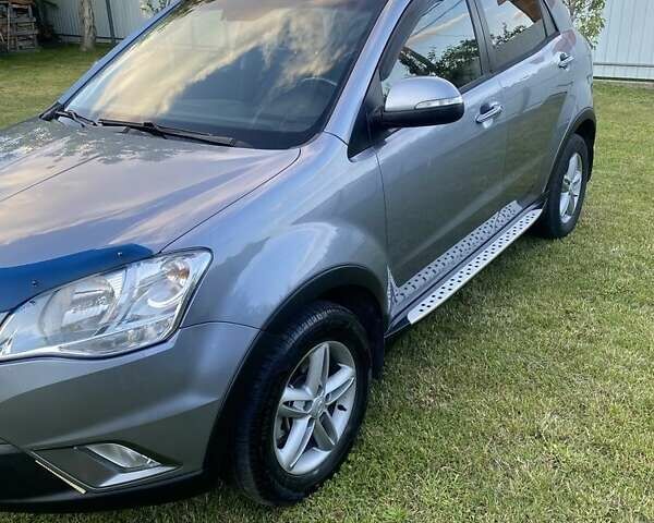 Сірий Cанг Йонг Korando, об'ємом двигуна 2 л та пробігом 177 тис. км за 8900 $, фото 2 на Automoto.ua