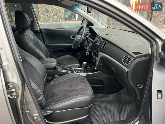 Сірий Cанг Йонг Korando, об'ємом двигуна 2 л та пробігом 171 тис. км за 9999 $, фото 24 на Automoto.ua