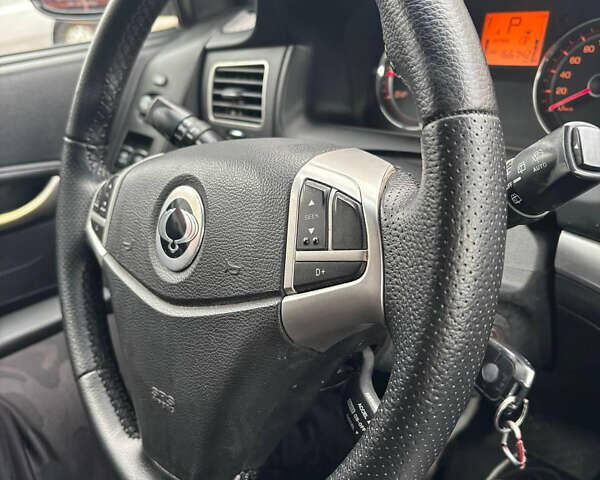 Серый Cанг Йонг Корандо, объемом двигателя 2 л и пробегом 168 тыс. км за 8700 $, фото 12 на Automoto.ua