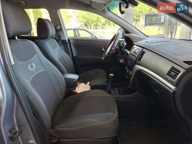 Сірий Cанг Йонг Korando, об'ємом двигуна 2 л та пробігом 180 тис. км за 9300 $, фото 19 на Automoto.ua