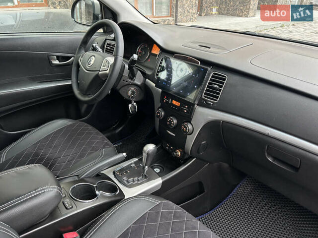 Сірий Cанг Йонг Korando, об'ємом двигуна 2 л та пробігом 171 тис. км за 9999 $, фото 25 на Automoto.ua