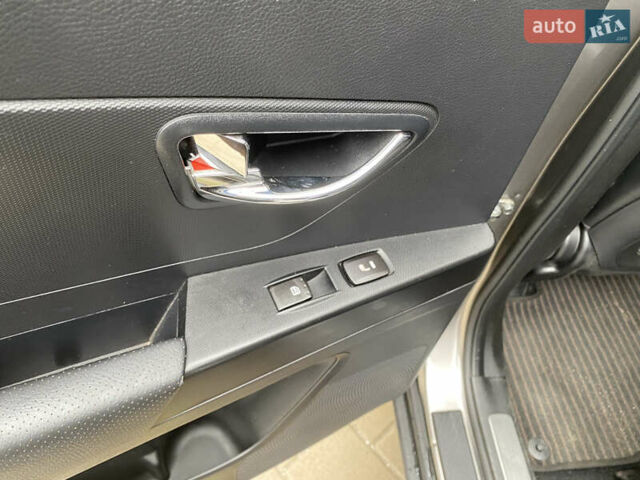 Cанг Йонг Korando 2011 у Житомирі на Automoto.ua Сірий Cанг Йонг Korando, об'ємом двигуна 2 л та пробігом 219 тис. км за 7700 $, фото 13 на Automoto.ua